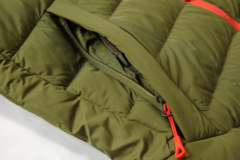 冬季羽絨服細節展示