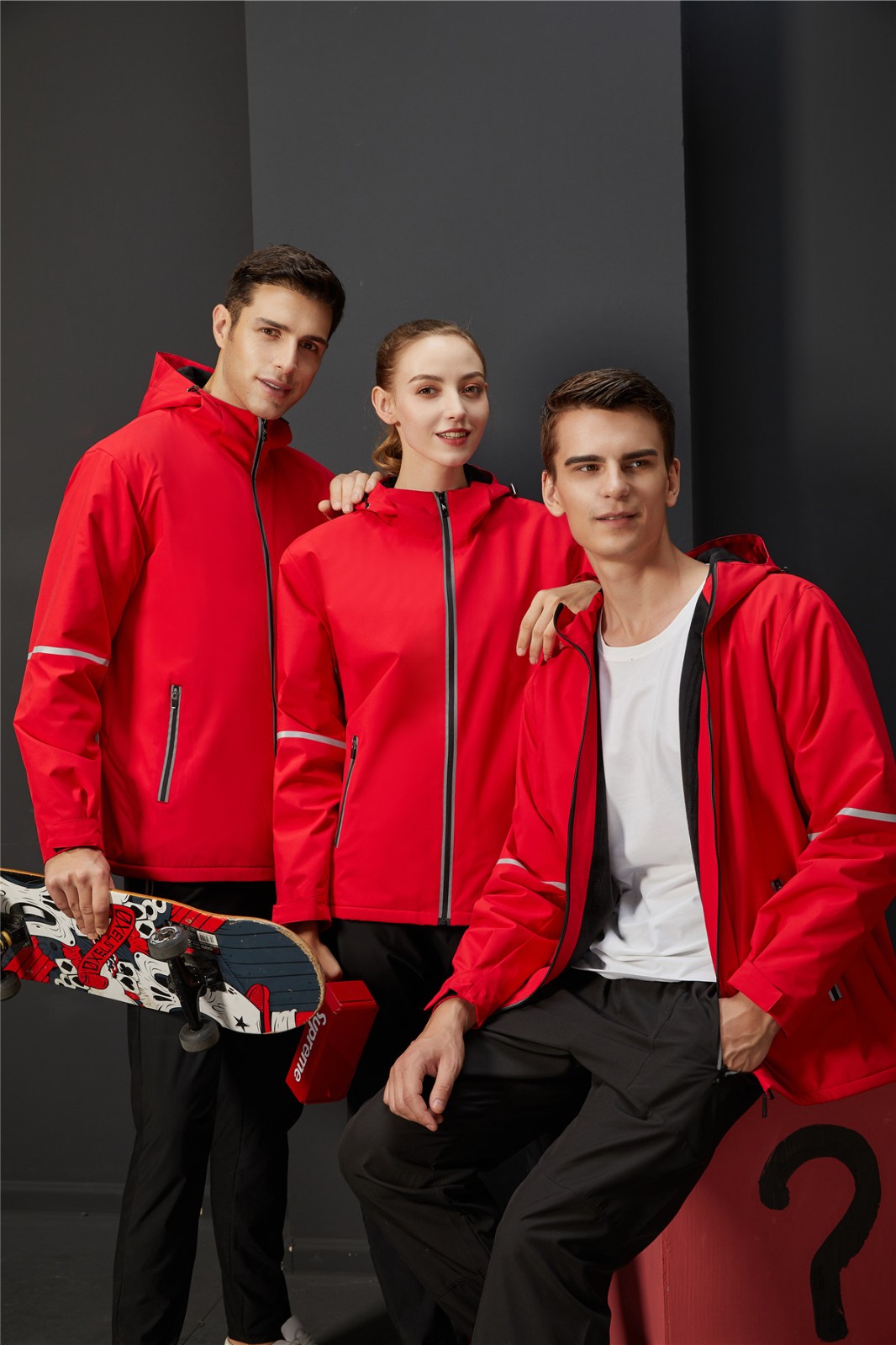 運動休閑沖鋒衣模特上身展示圖 運動休閑沖鋒衣模特上身展示圖